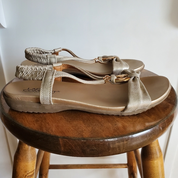 Lady Comfort Gold Sandals In Size 7.5 - Picture 5 of 5